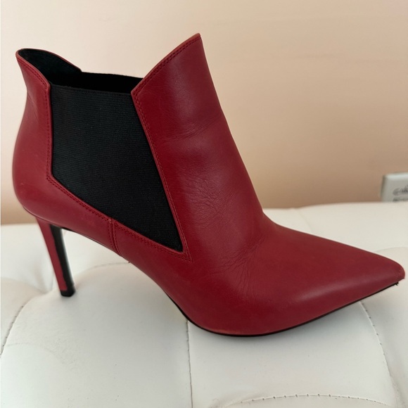 YSL Yves Saint Laurent Elegant Red Ankle Boots. Paris. Leather.
Size 6 - 6.5 - Picture 4 of 15